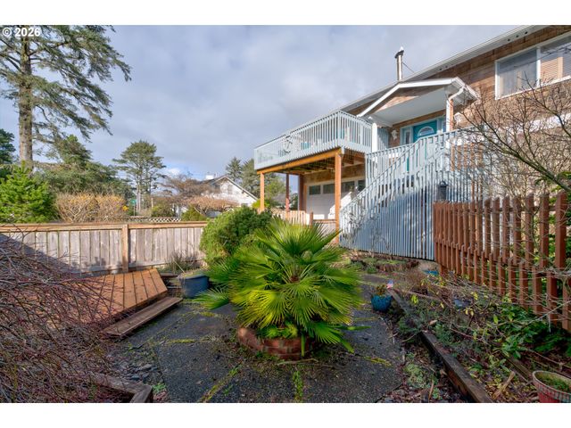 17695 OCEAN Blvd, Rockaway Beach, OR 97136