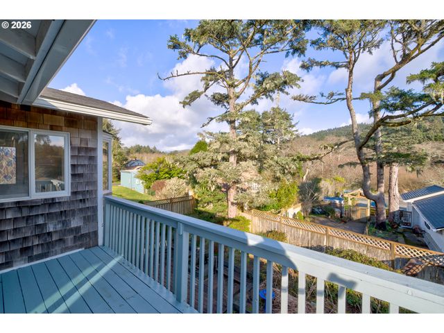 17695 OCEAN Blvd, Rockaway Beach, OR 97136