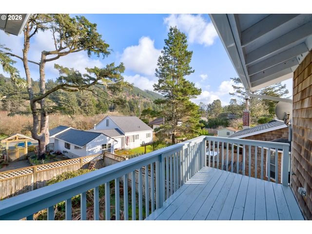 17695 OCEAN Blvd, Rockaway Beach, OR 97136