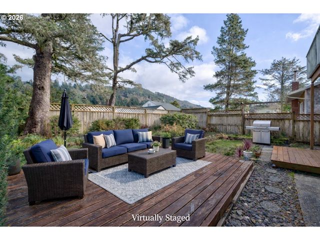 17695 OCEAN Blvd, Rockaway Beach, OR 97136