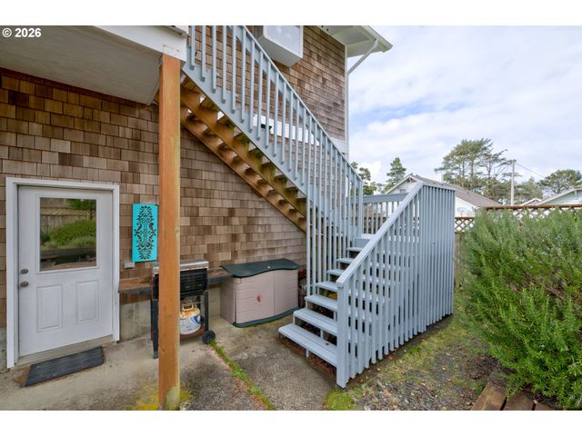 17695 OCEAN Blvd, Rockaway Beach, OR 97136