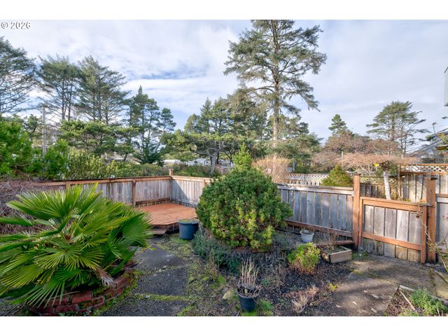 17695 OCEAN Blvd, Rockaway Beach, OR 97136