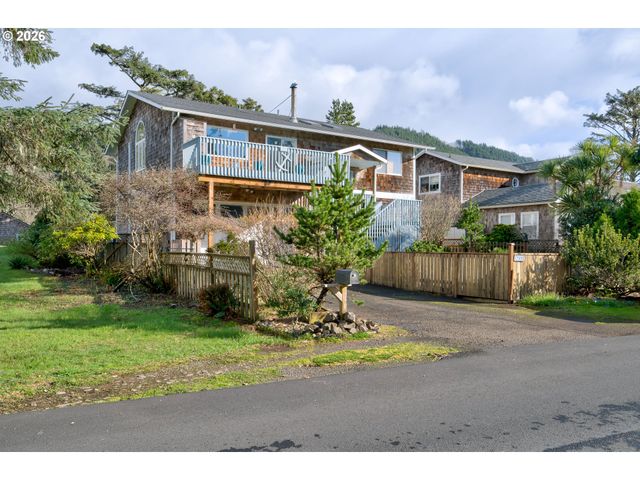 17695 OCEAN Blvd, Rockaway Beach, OR 97136