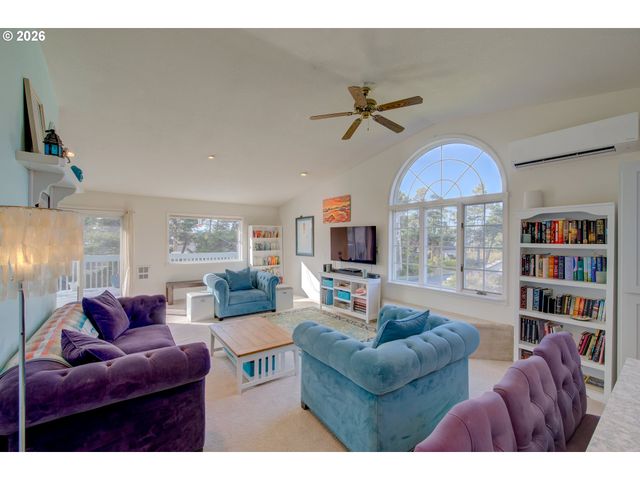 17695 OCEAN Blvd, Rockaway Beach, OR 97136