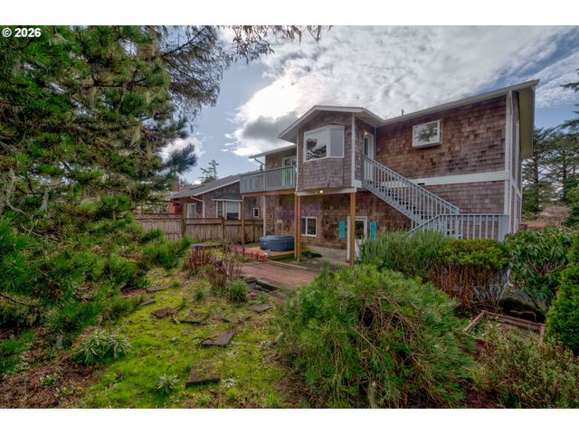 17695 OCEAN Blvd, Rockaway Beach, OR 97136