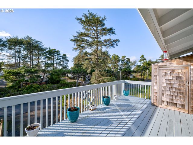 17695 OCEAN Blvd, Rockaway Beach, OR 97136