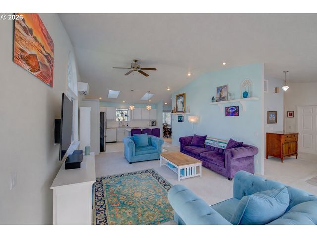 17695 OCEAN Blvd, Rockaway Beach, OR 97136