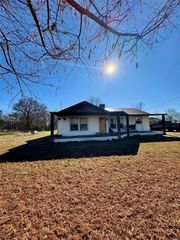 12644 Fm 196, Deport, TX 75435