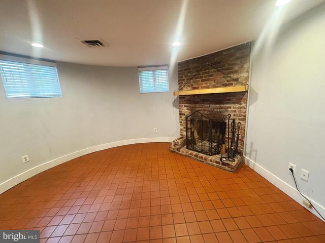 729 MASSACHUSETTS AVE NE, Washington, DC 20002