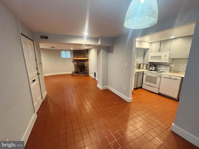 729 MASSACHUSETTS AVE NE, Washington, DC 20002