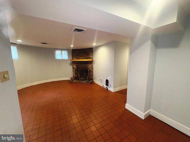 729 MASSACHUSETTS AVE NE, Washington, DC 20002