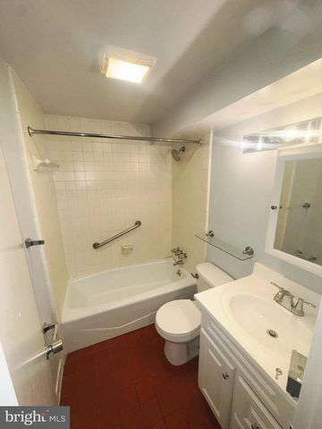 729 MASSACHUSETTS AVE NE, Washington, DC 20002