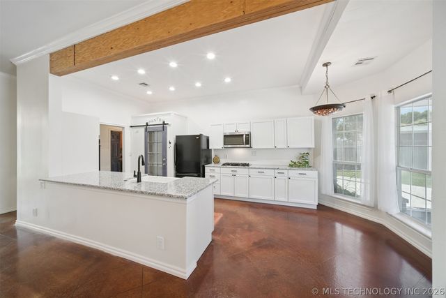 8037 Vintage Trace Drive, Claremore, OK 74019
