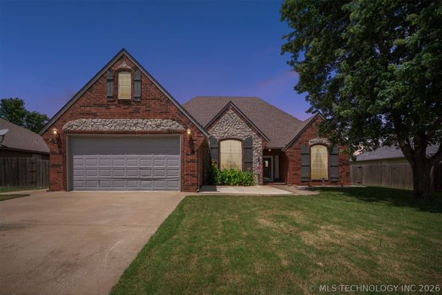 8037 Vintage Trace Drive, Claremore, OK 74019