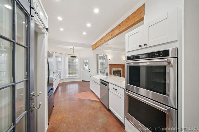 8037 Vintage Trace Drive, Claremore, OK 74019
