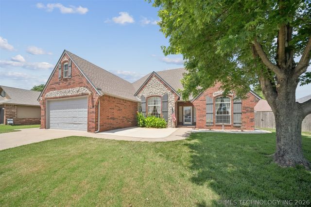 8037 Vintage Trace Drive, Claremore, OK 74019