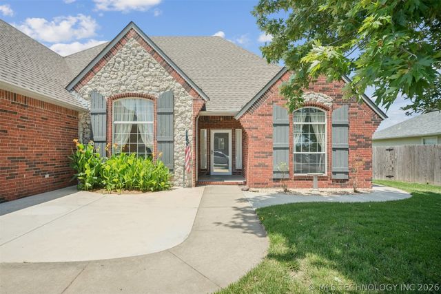 8037 Vintage Trace Drive, Claremore, OK 74019