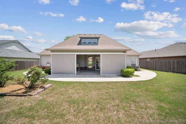 8037 Vintage Trace Drive, Claremore, OK 74019
