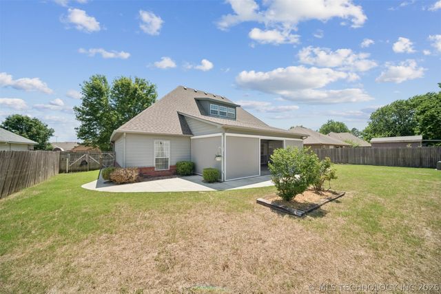 8037 Vintage Trace Drive, Claremore, OK 74019