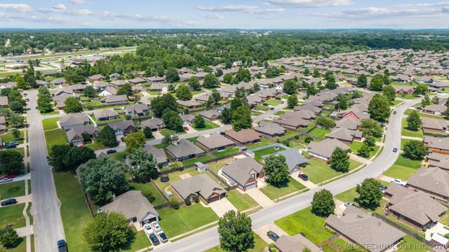 8037 Vintage Trace Drive, Claremore, OK 74019