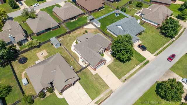 8037 Vintage Trace Drive, Claremore, OK 74019