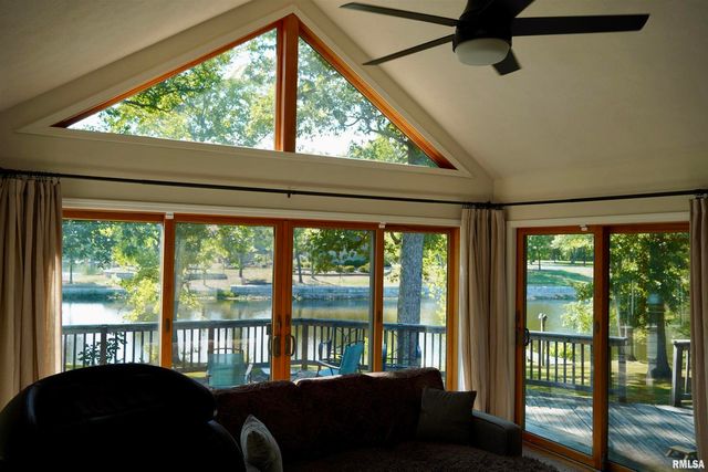 15316 LAKEPOINT Drive, Benton, IL 62812