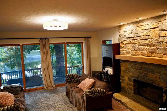 15316 LAKEPOINT Drive, Benton, IL 62812