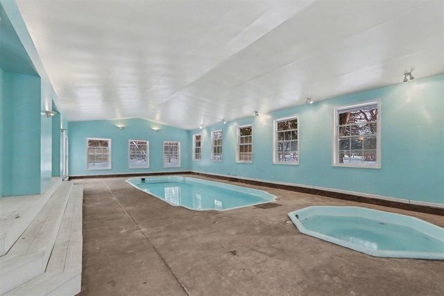 8232 Gull Manor, Richland, MI 49083