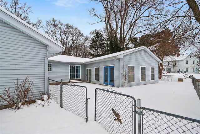 8232 Gull Manor, Richland, MI 49083