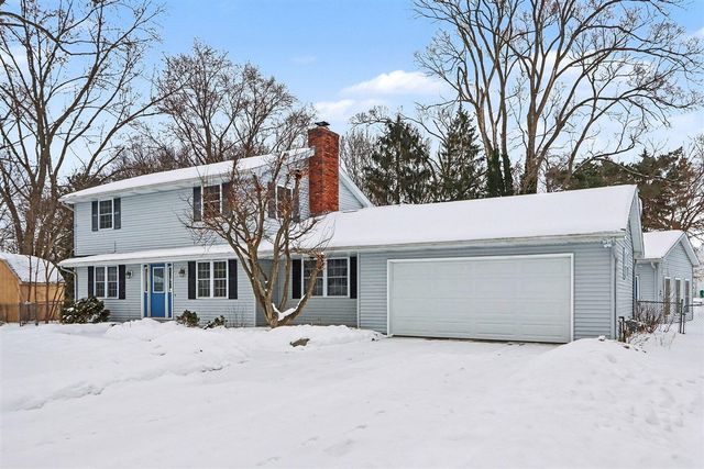 8232 Gull Manor, Richland, MI 49083