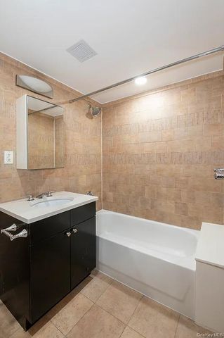 3286 41st Street 3F, Astoria, NY 11103