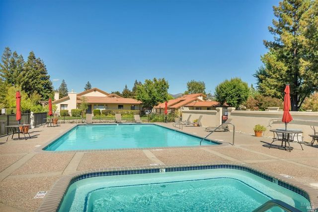 36 Fountain Grove Cir, Napa, CA 94558