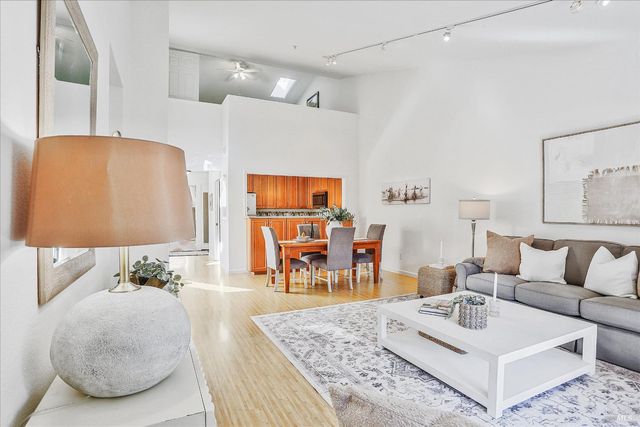 36 Fountain Grove Cir, Napa, CA 94558