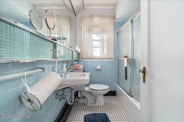 1190 Highland Park Road, Niskayuna, NY 12309