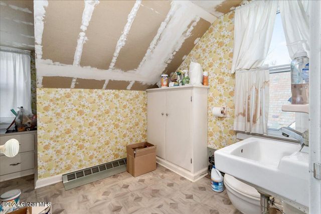 1190 Highland Park Road, Niskayuna, NY 12309