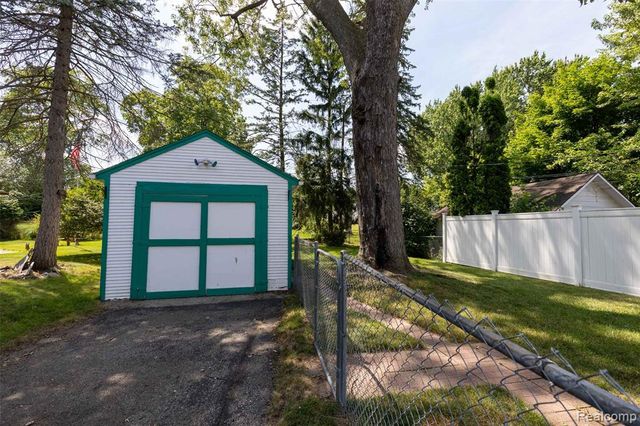 131 Dwight Avenue, Pontiac, MI 48341