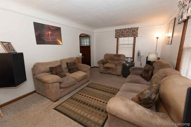 131 Dwight Avenue, Pontiac, MI 48341
