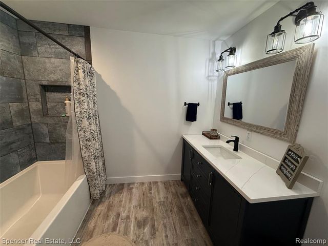 5049 Smokey Hollow Lane, Clarkston, MI 48348