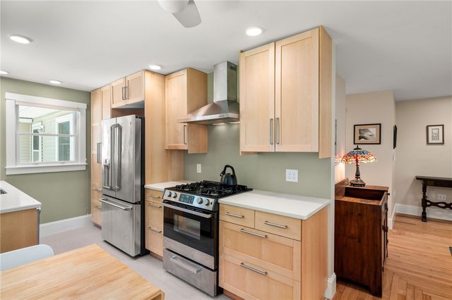 147 Riverside Drive, East Providence, RI 02915