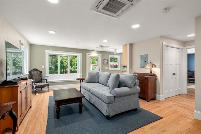 147 Riverside Drive, East Providence, RI 02915