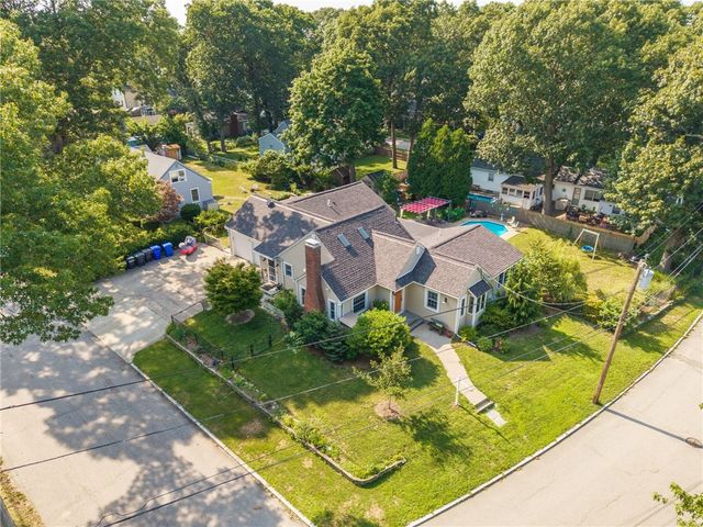 147 Riverside Drive, East Providence, RI 02915