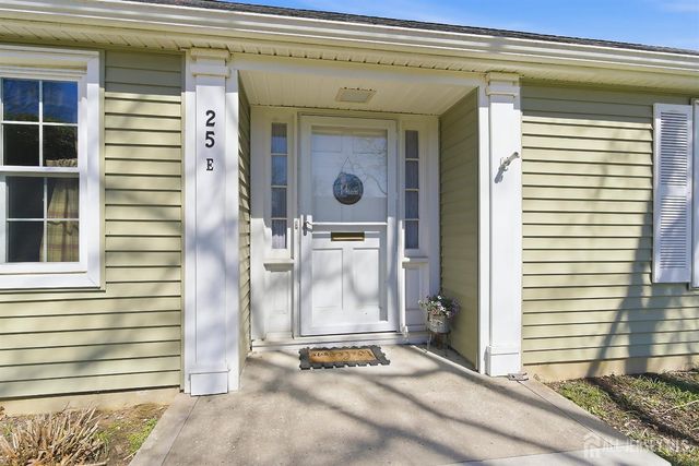 25 E Rossmoor Drive, Monroe, NJ 08831