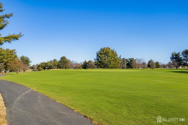 25 E Rossmoor Drive, Monroe, NJ 08831