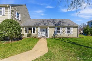 25 E Rossmoor Drive, Monroe, NJ 08831