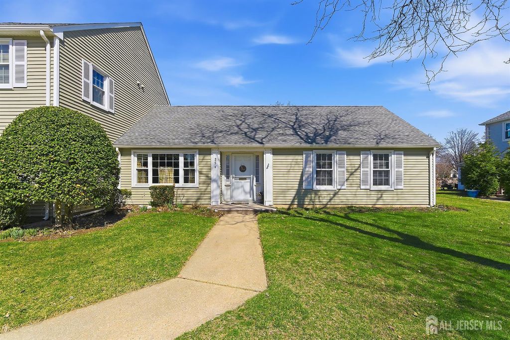 25 E Rossmoor Drive, Monroe, NJ 08831