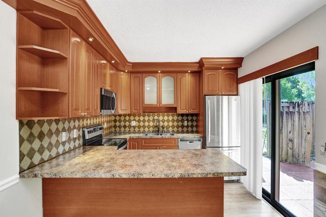 9951 NW 6th Court, Plantation, FL 33324