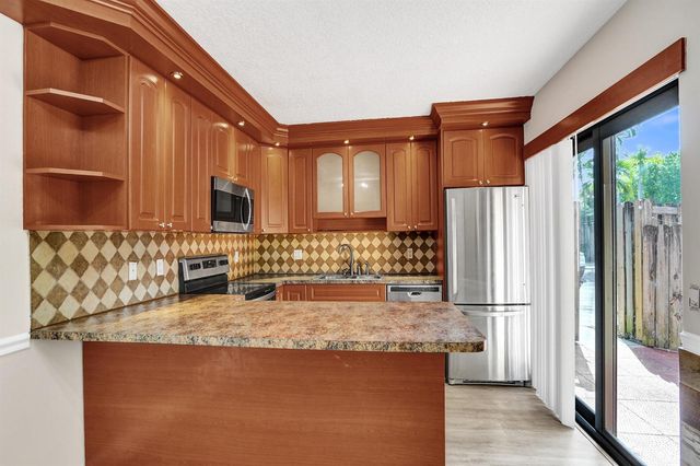 9951 NW 6th Court, Plantation, FL 33324