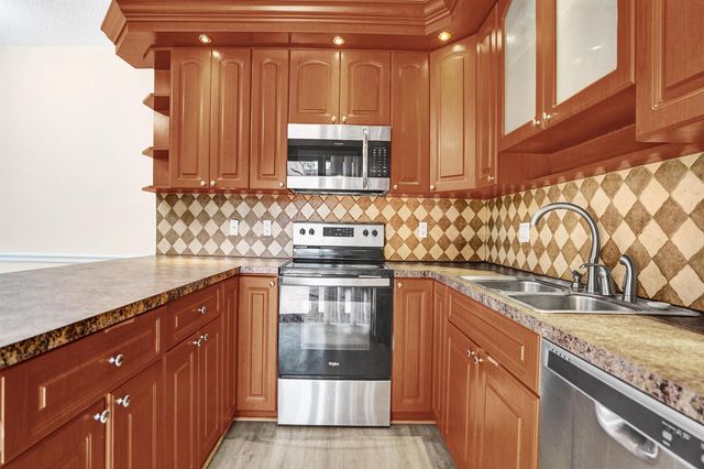 9951 NW 6th Court, Plantation, FL 33324
