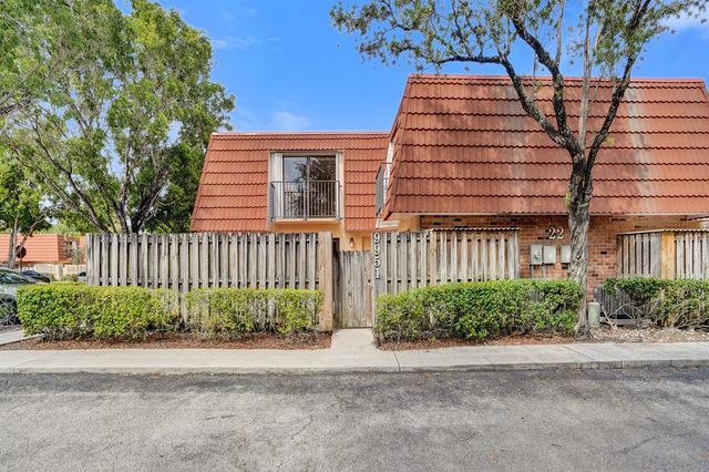 9951 NW 6th Court, Plantation, FL 33324