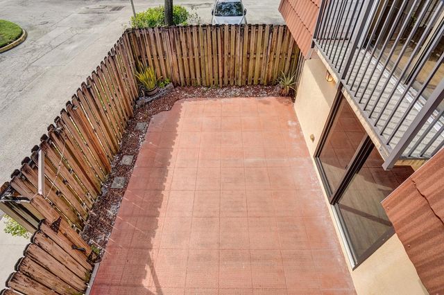 9951 NW 6th Court, Plantation, FL 33324
